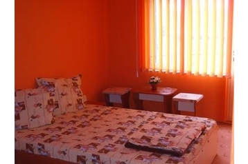 Románia Privát 2 Mai, Exteriőr